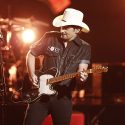 Brad Paisley Extends Life Amplified World Tour Into 2017